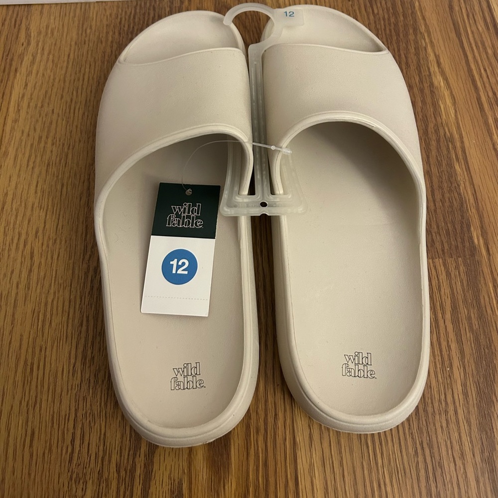 Wild Fable Beige Slide Sandals